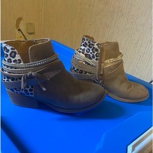 Girls size 3 jellypop ankle boots
